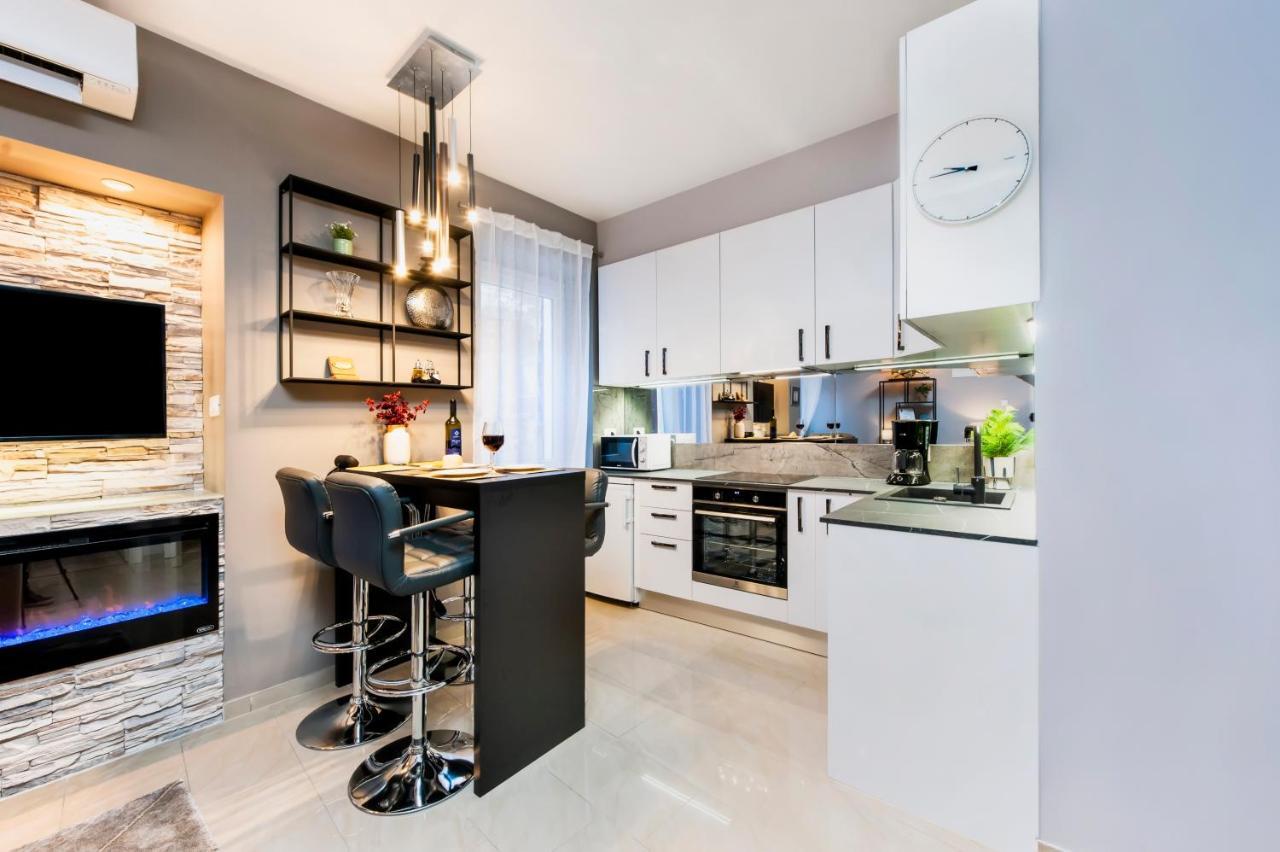 Bella Campagna - Luxury Two Bedroom Apartment Ровинь Экстерьер фото