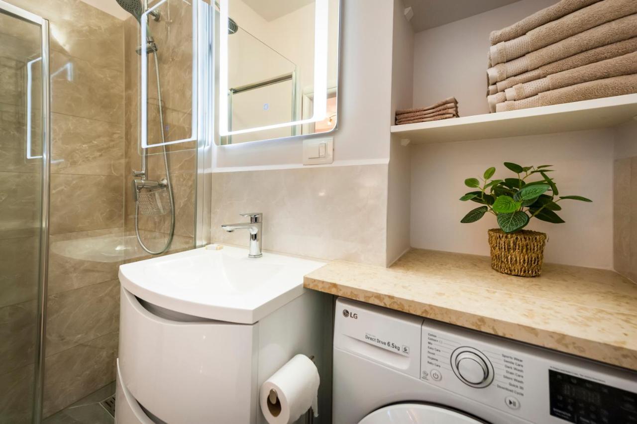 Bella Campagna - Luxury Two Bedroom Apartment Ровинь Экстерьер фото