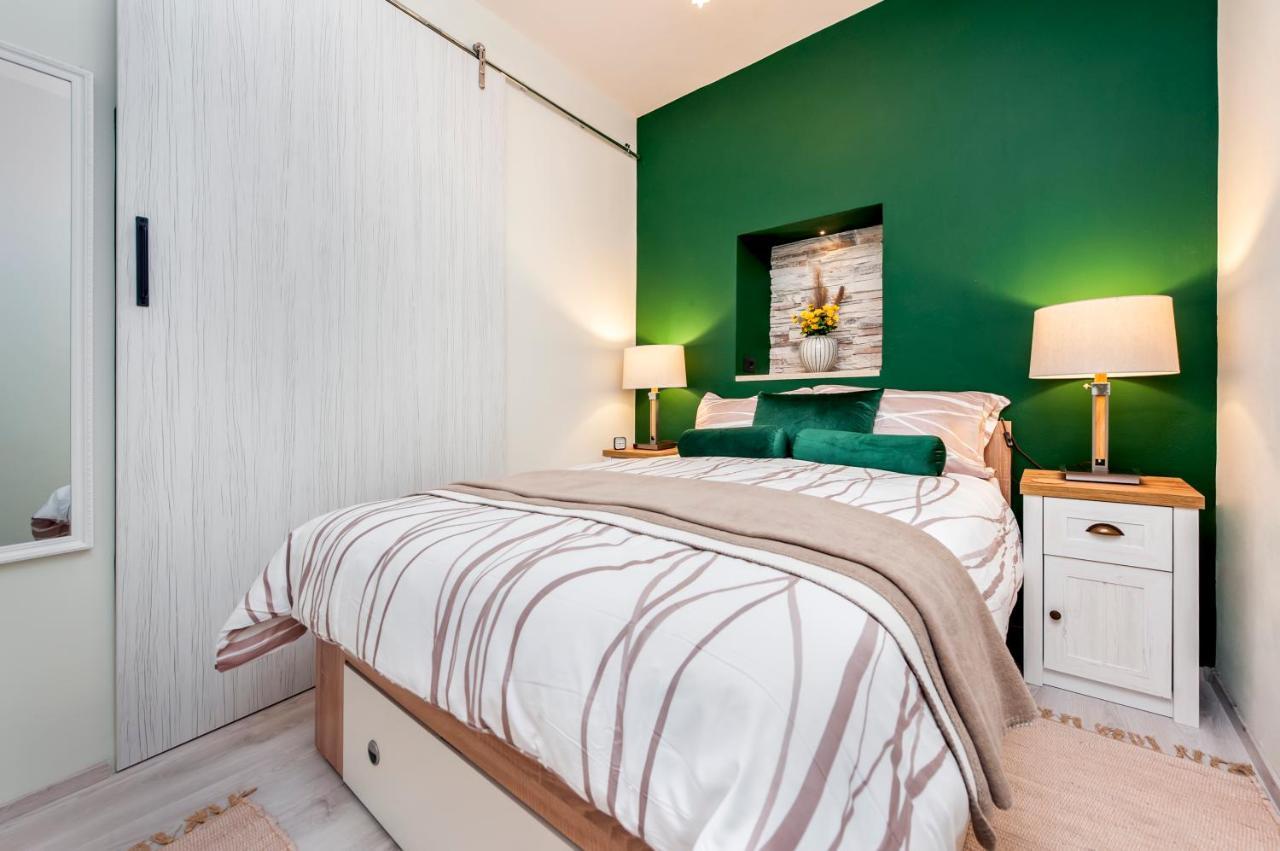 Bella Campagna - Luxury Two Bedroom Apartment Ровинь Экстерьер фото