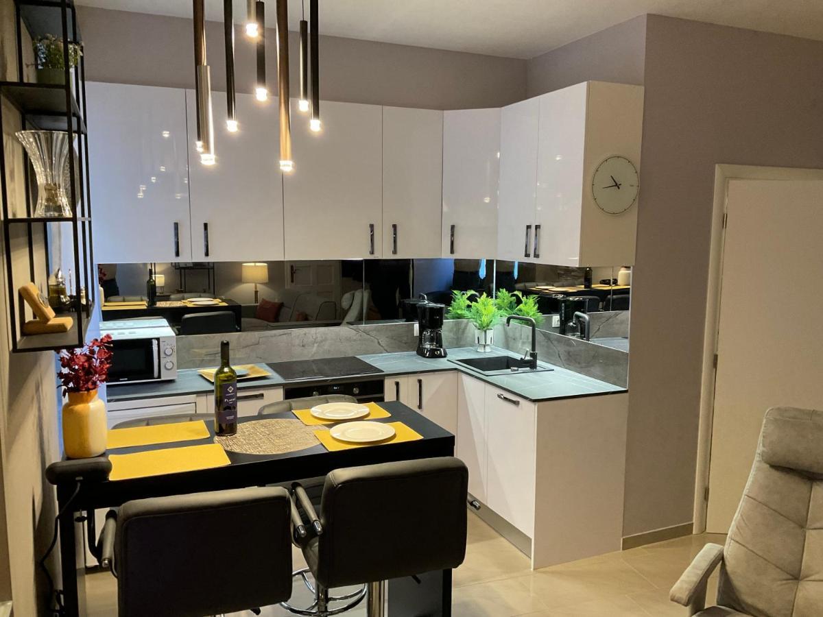 Bella Campagna - Luxury Two Bedroom Apartment Ровинь Экстерьер фото